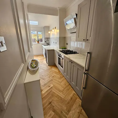 Wembley London Lovely 6 Bed House Sleeps Up To 14 Экстерьер фото