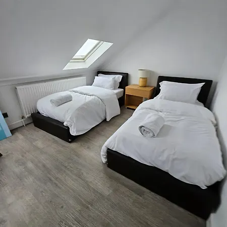 Wembley London Lovely 6 Bed House Sleeps Up To 14 Экстерьер фото